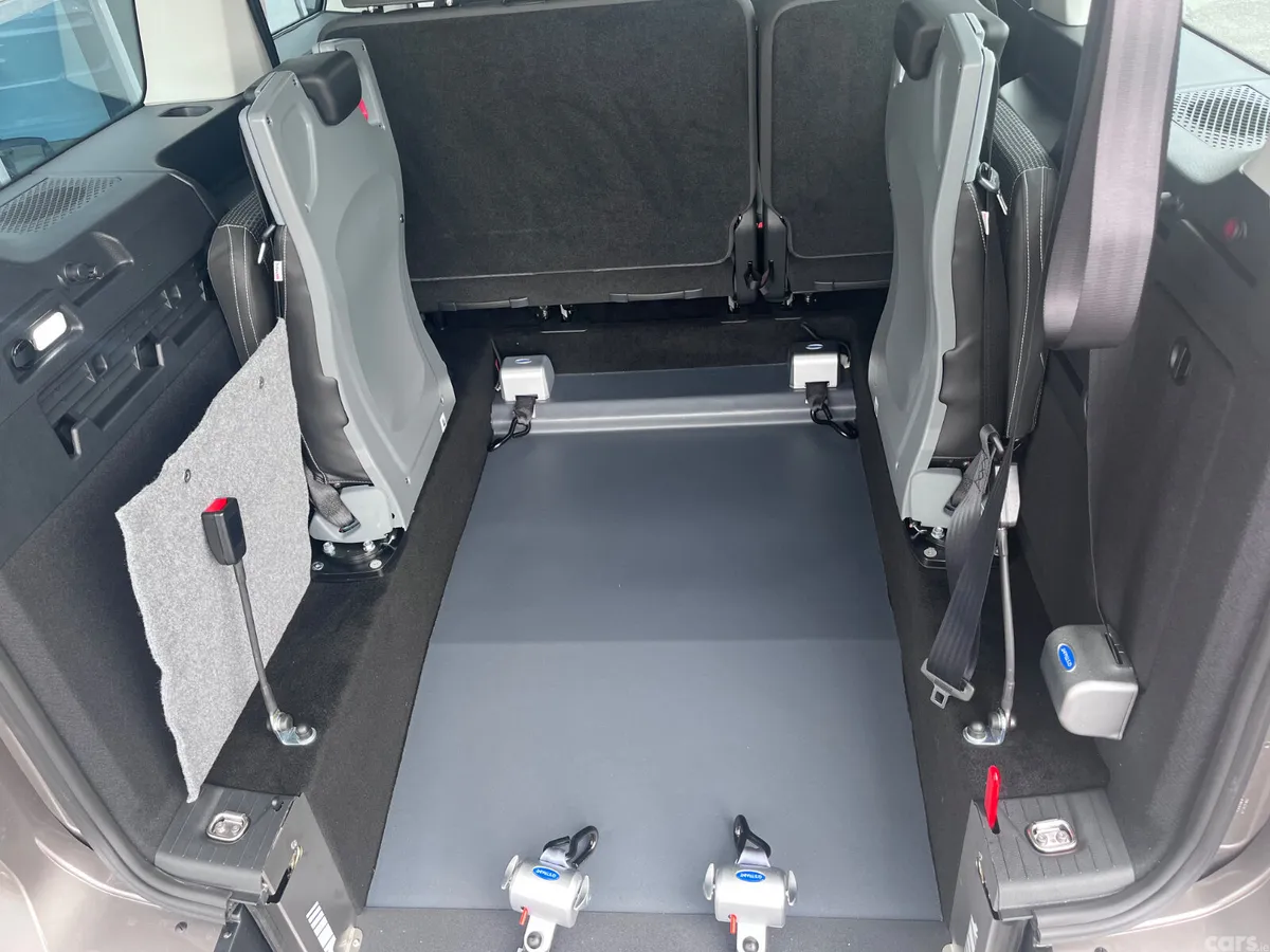 Ford Tourneo Connect MPV, Petrol Plug-in Hybrid, 2026, Silver