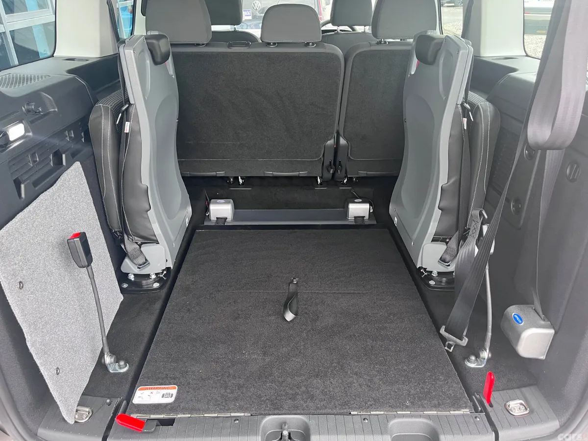 Ford Tourneo Connect MPV, Petrol Plug-in Hybrid, 2026, Silver