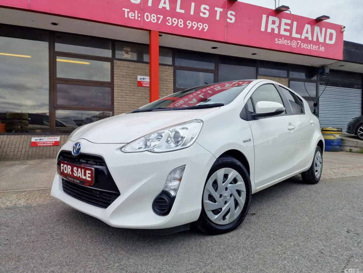 Toyota Aqua Hatchback, Petrol Hybrid, 2017, White