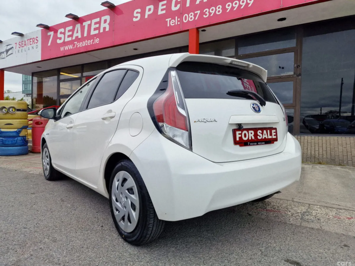 Toyota Aqua Hatchback, Petrol Hybrid, 2017, White