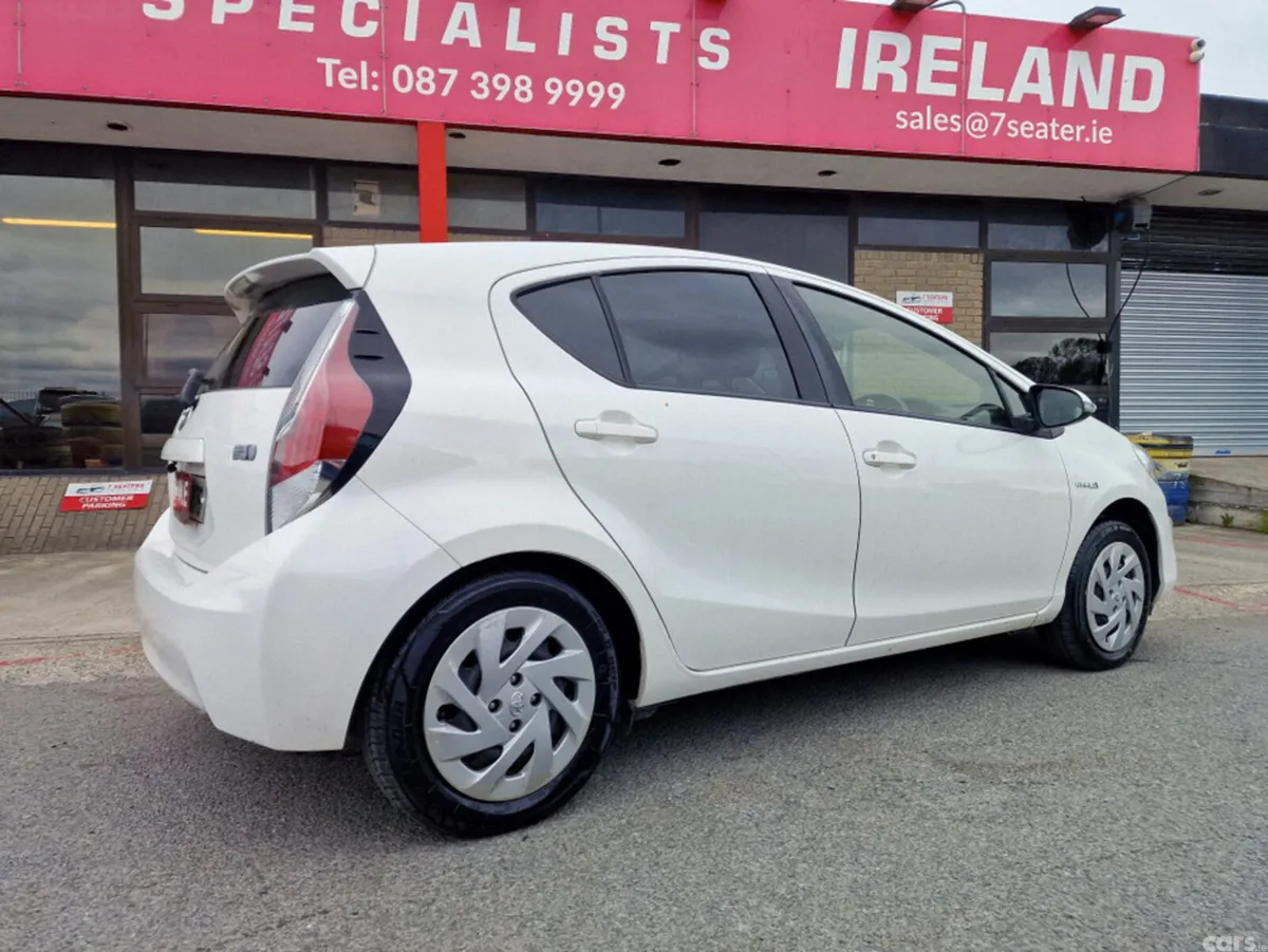 Toyota Aqua Hatchback, Petrol Hybrid, 2017, White