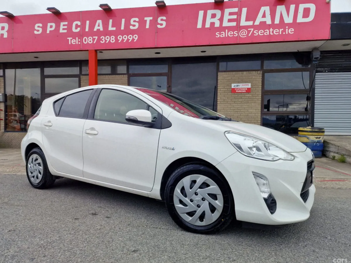 Toyota Aqua Hatchback, Petrol Hybrid, 2017, White