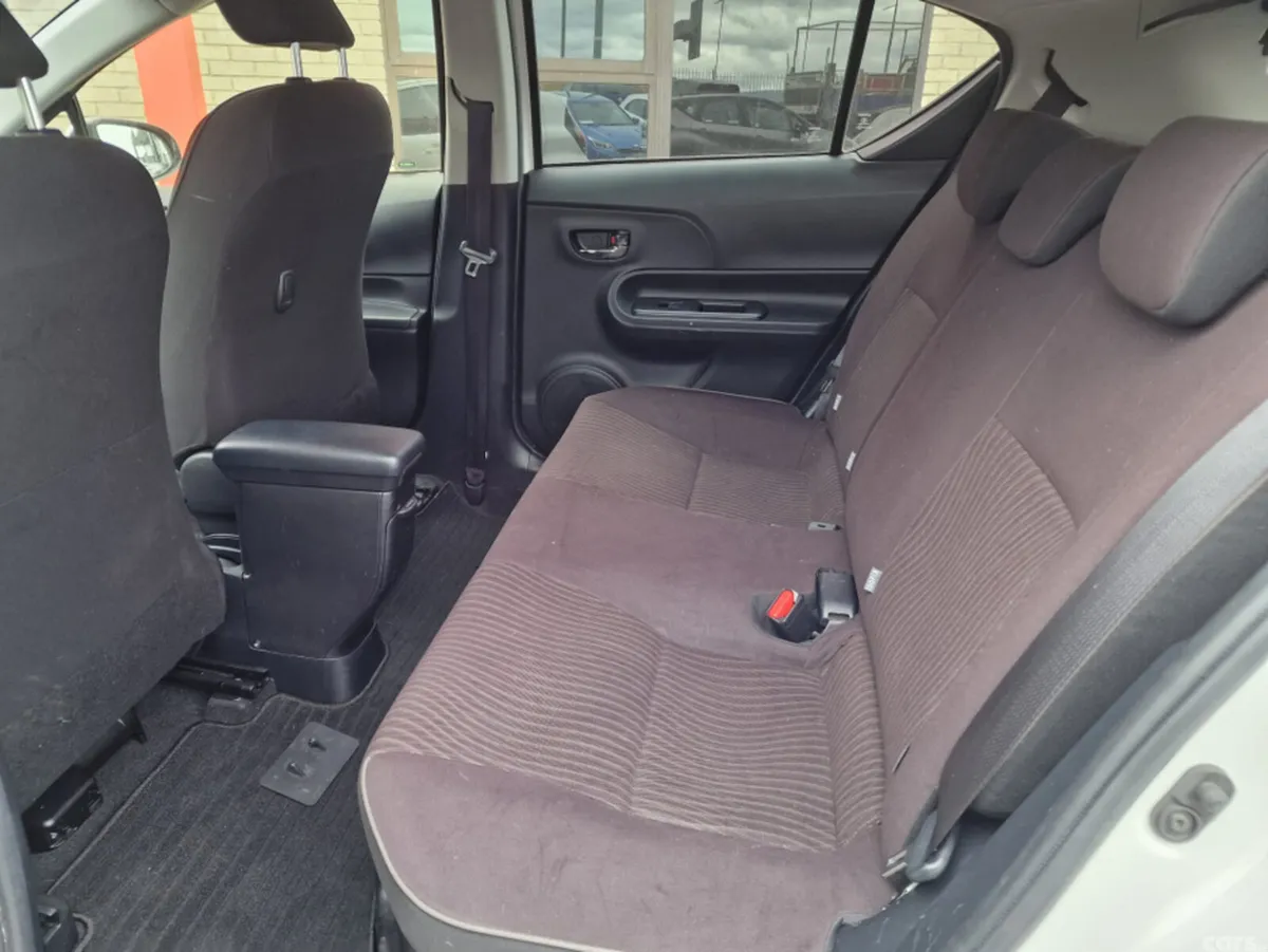 Toyota Aqua Hatchback, Petrol Hybrid, 2017, White