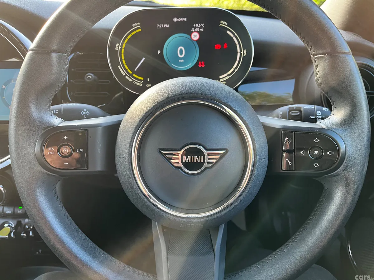 Mini Electric Hatchback, Electric, 2022, Black