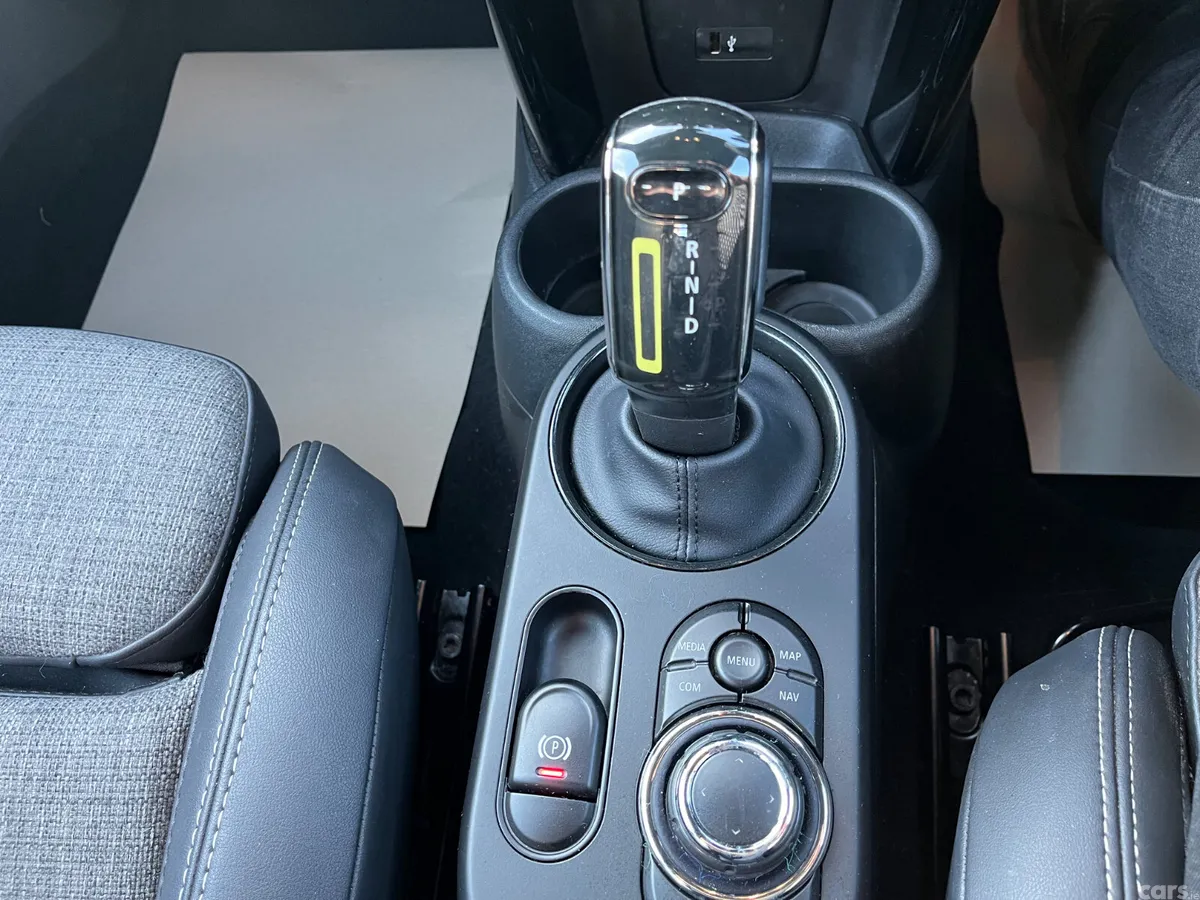 Mini Electric Hatchback, Electric, 2022, Black