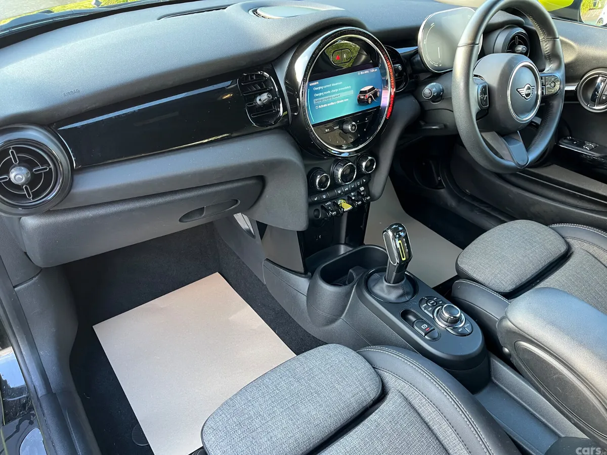 Mini Electric Hatchback, Electric, 2022, Black