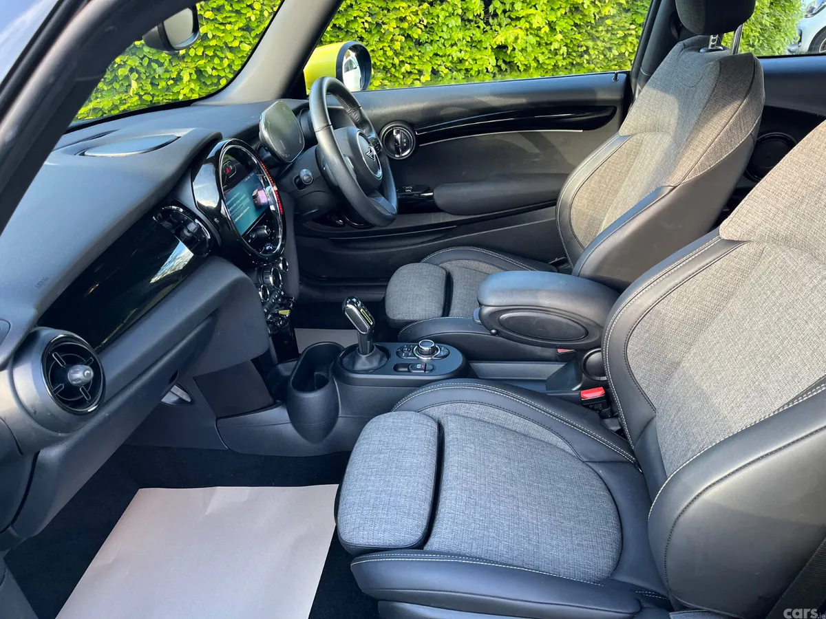 Mini Electric Hatchback, Electric, 2022, Black