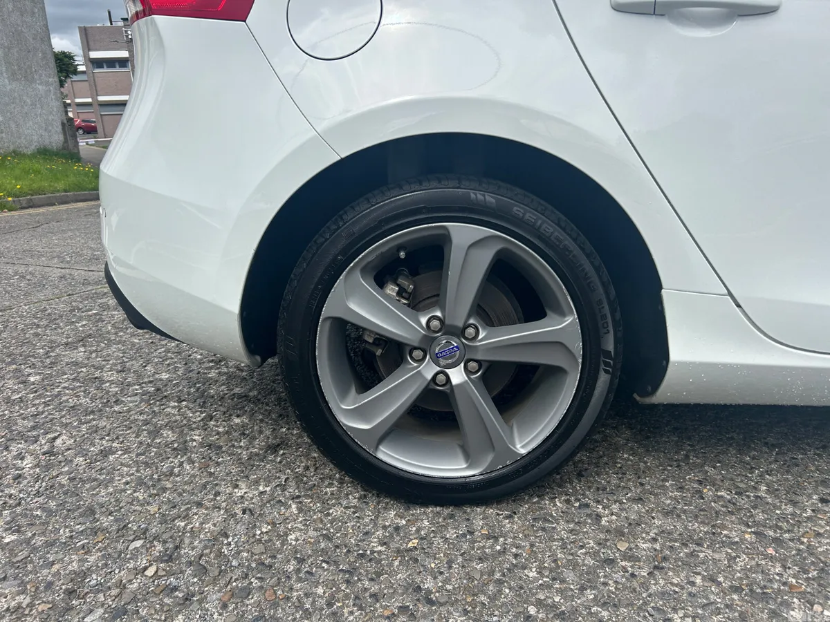 Volvo V40 Hatchback, Petrol, 2015, White