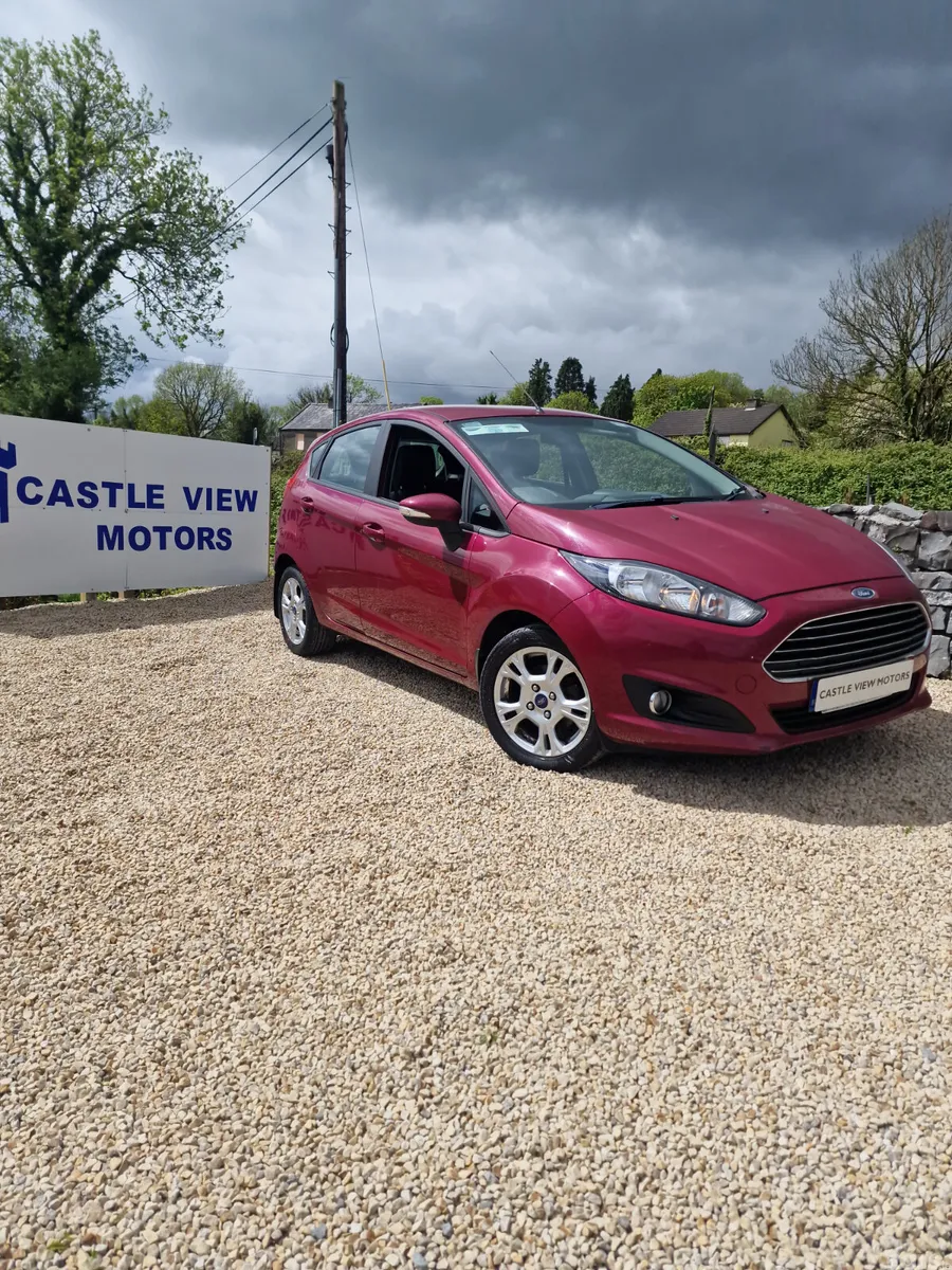 Ford Fiesta Hatchback, Petrol, 2014, Red
