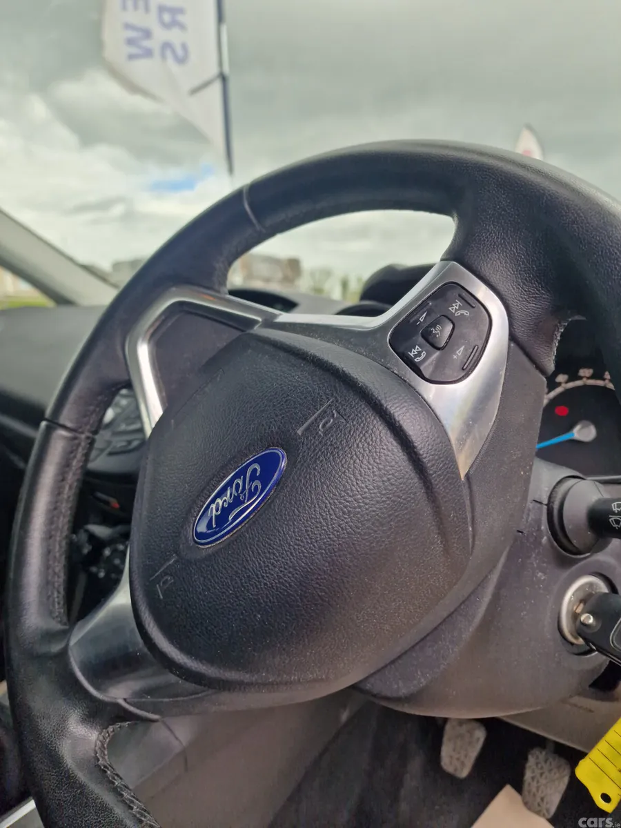 Ford Fiesta Hatchback, Petrol, 2014, Red