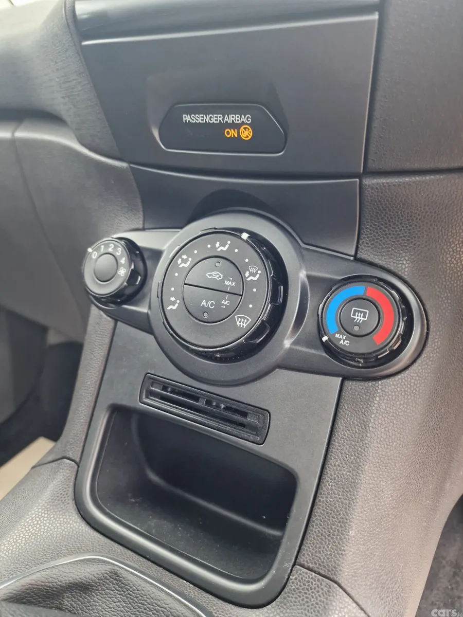 Ford Fiesta Hatchback, Petrol, 2014, Red