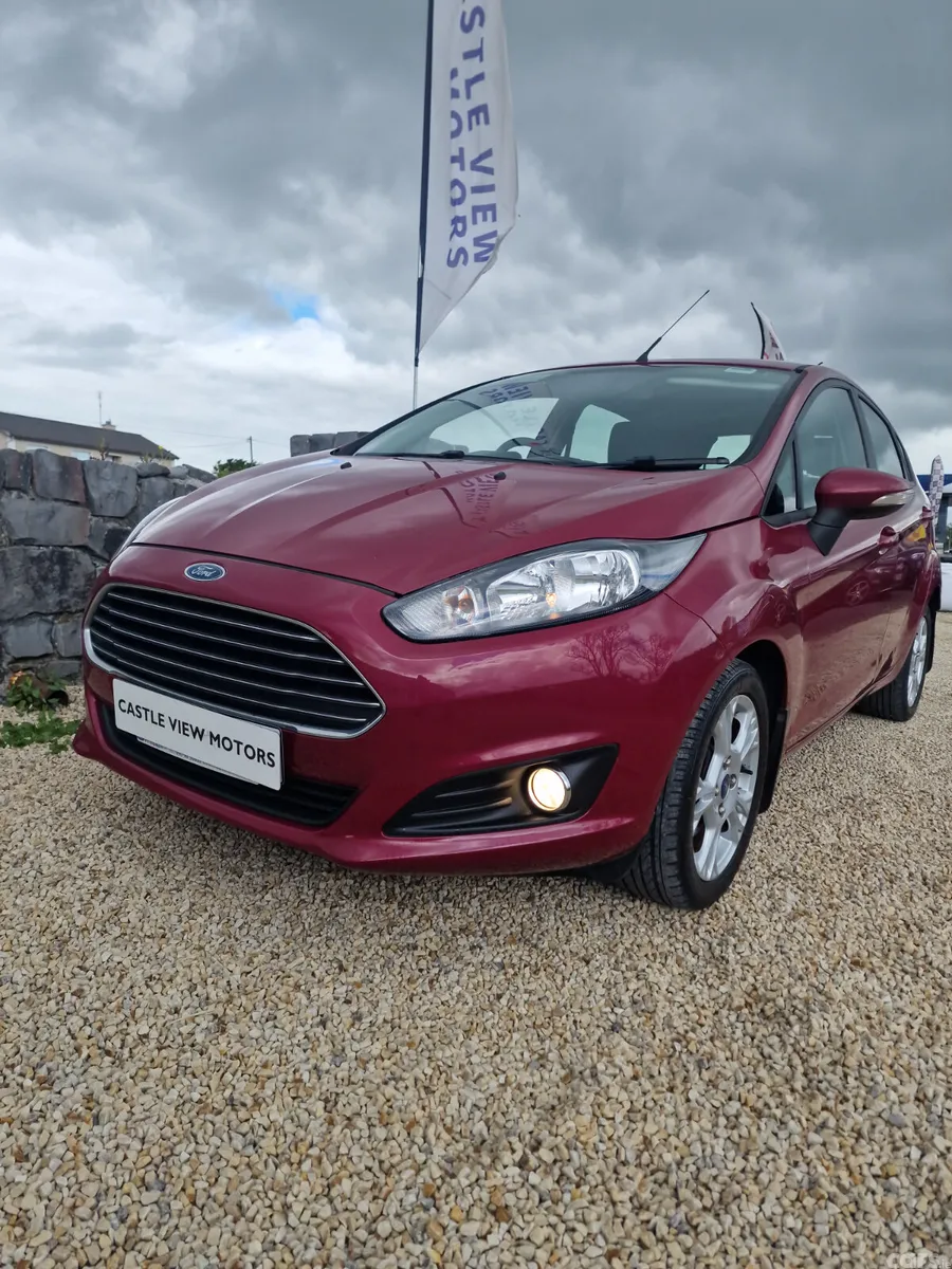 Ford Fiesta Hatchback, Petrol, 2014, Red