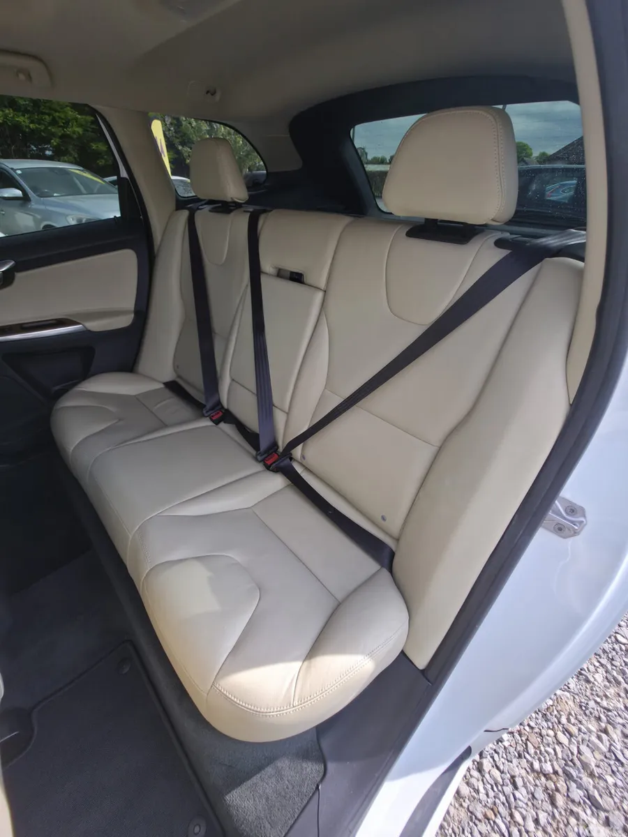 Volvo XC60 SUV, Diesel, 2016, White