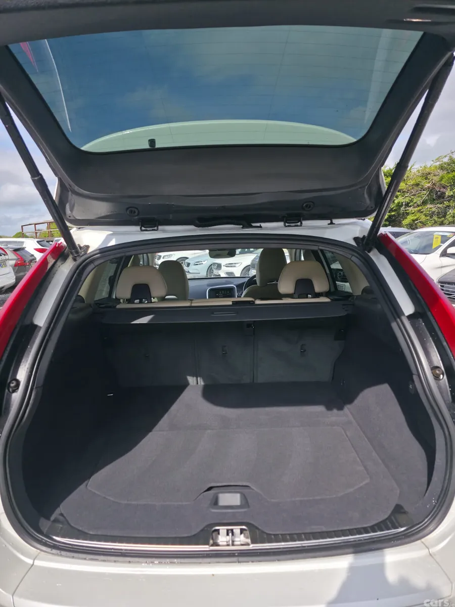 Volvo XC60 SUV, Diesel, 2016, White