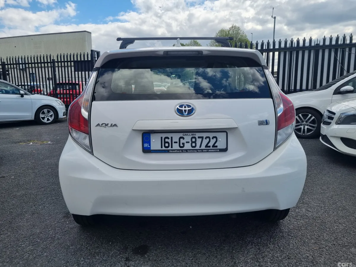 Toyota Aqua Hatchback, Petrol Hybrid, 2016, White
