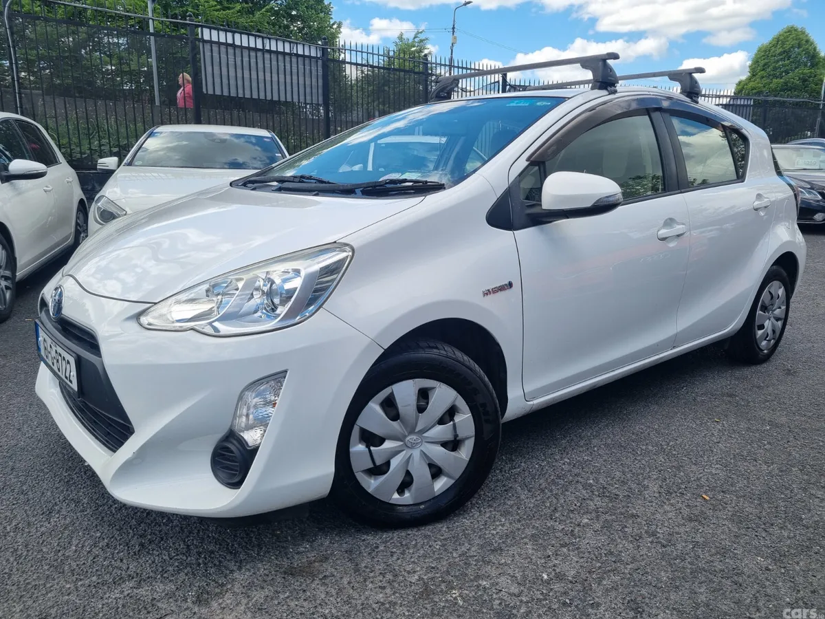 Toyota Aqua Hatchback, Petrol Hybrid, 2016, White