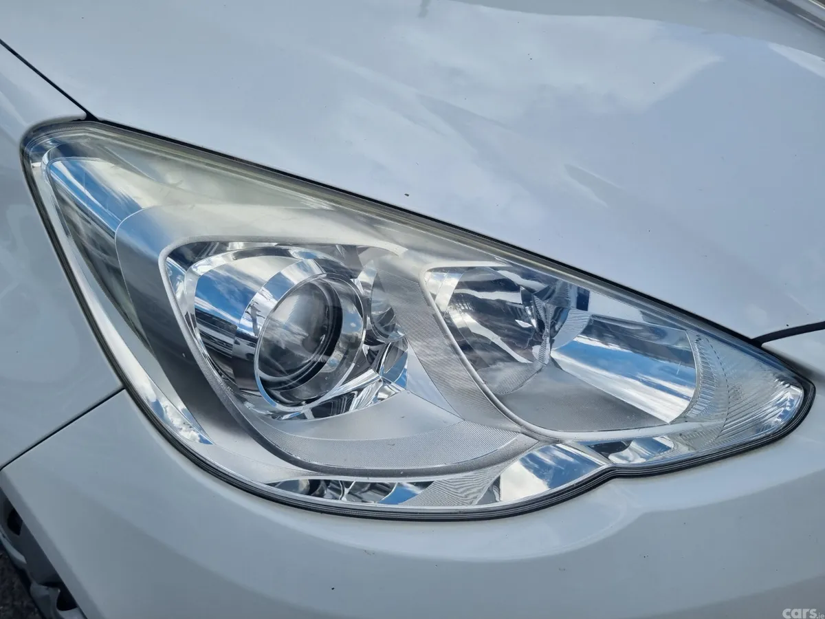 Toyota Aqua Hatchback, Petrol Hybrid, 2016, White