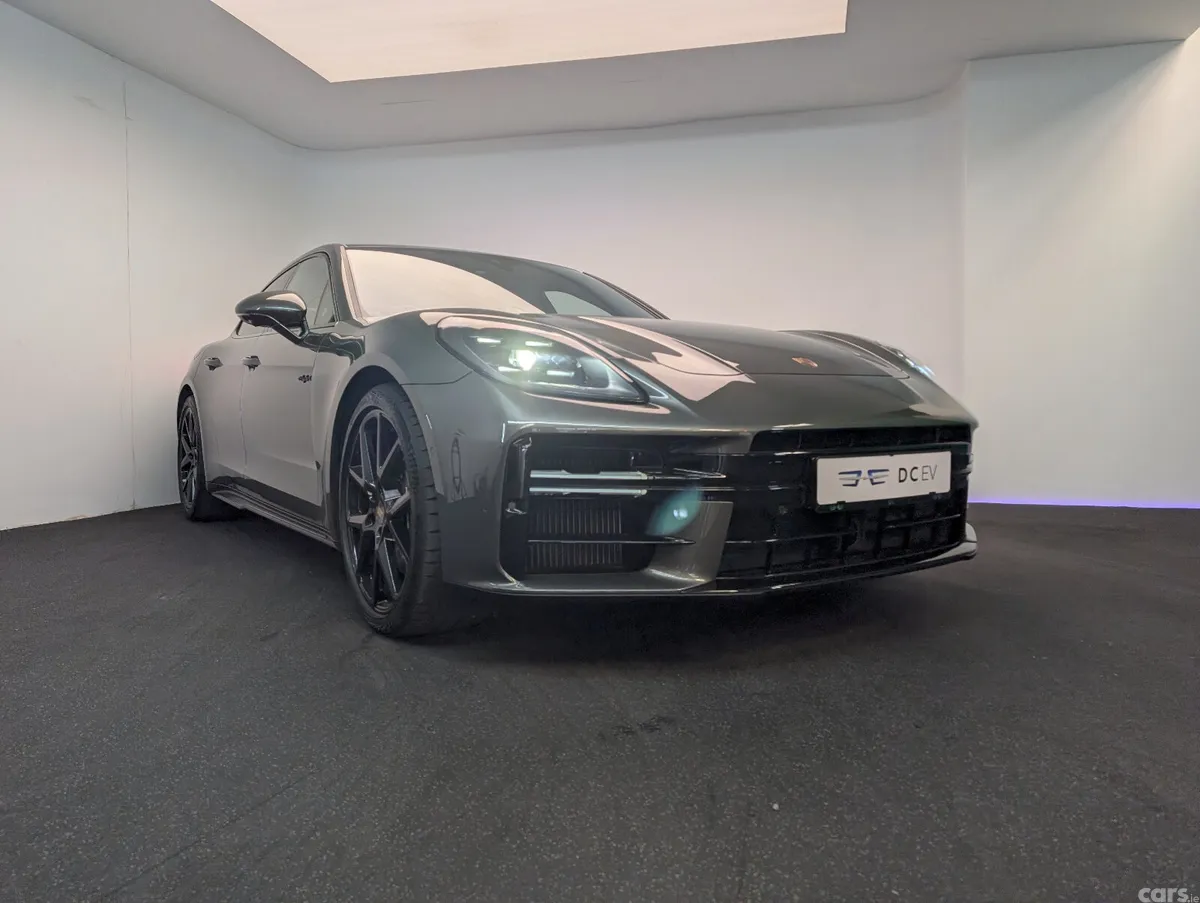 Porsche Panamera Hatchback, Petrol Plug-in Hybrid, 2025, Green