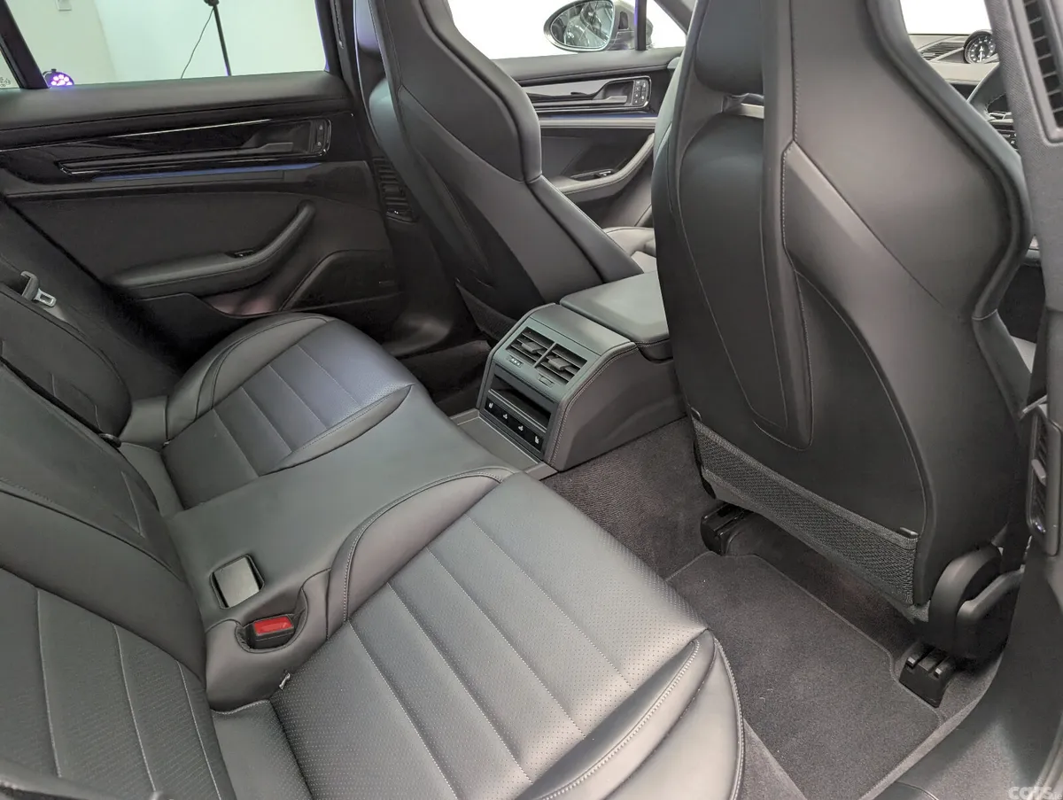 Porsche Panamera Hatchback, Petrol Plug-in Hybrid, 2025, Green