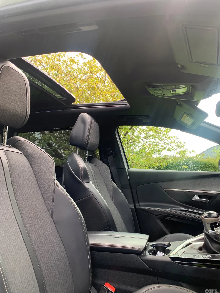 Peugeot 5008 MPV, Diesel, 2020, White