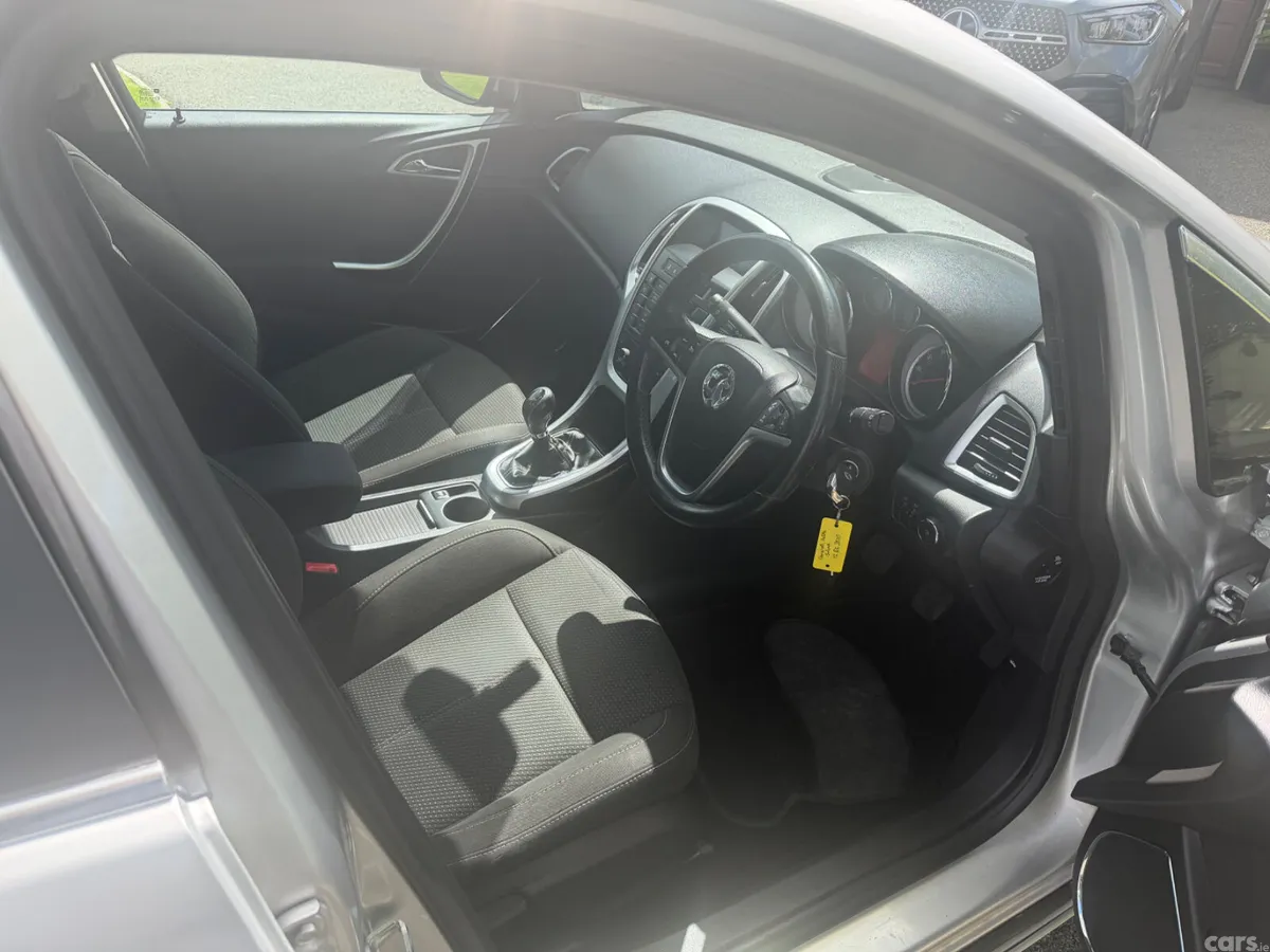 Vauxhall Astra Hatchback, Diesel, 2012, Silver