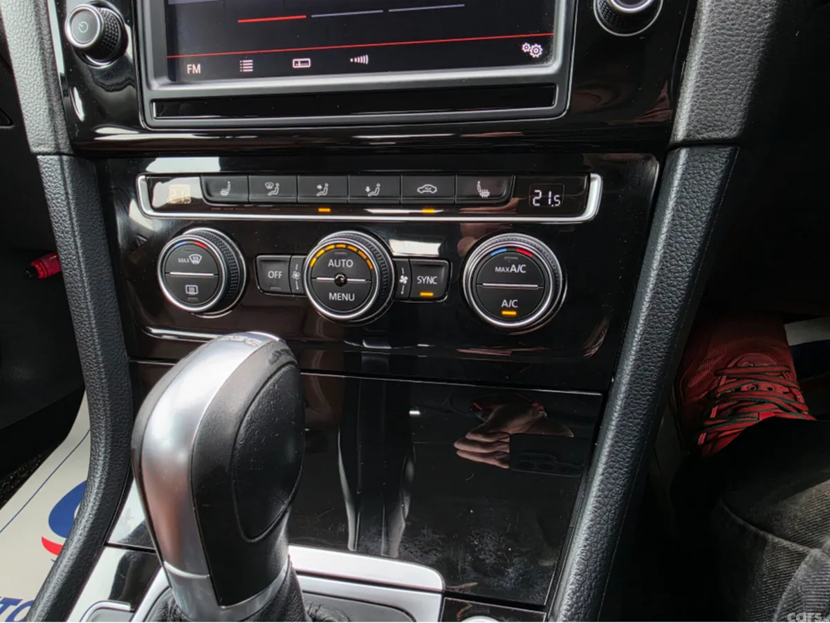 Volkswagen Golf Hatchback, Petrol, 2015, White