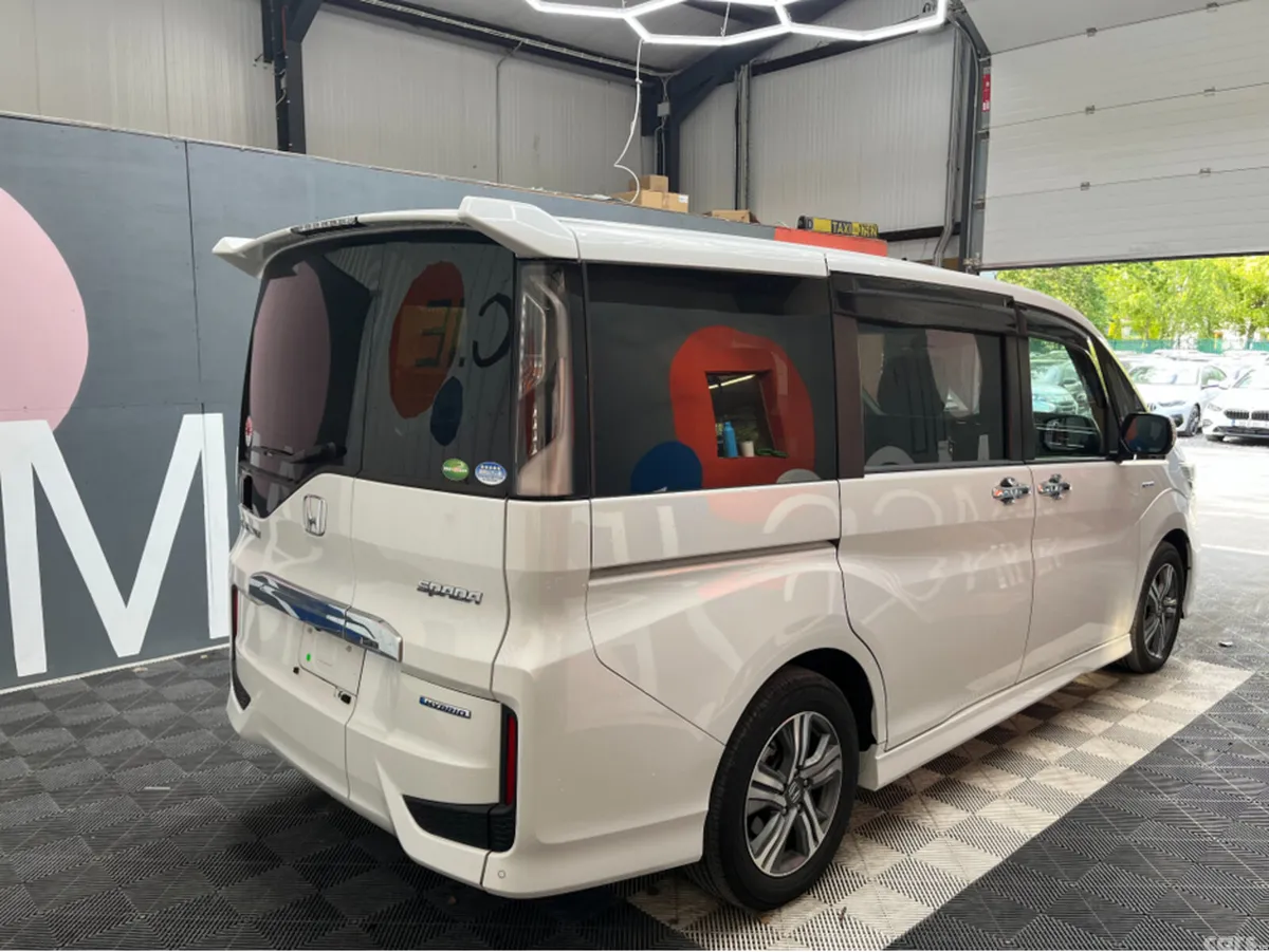 Honda Stepwagon MPV, Petrol Hybrid, 2019, White