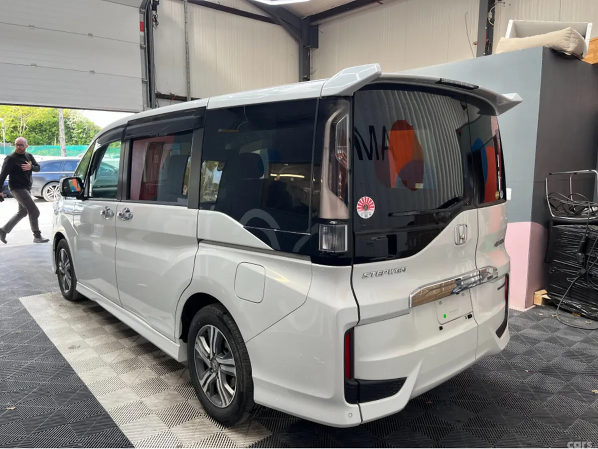 Honda Stepwagon MPV, Petrol Hybrid, 2019, White