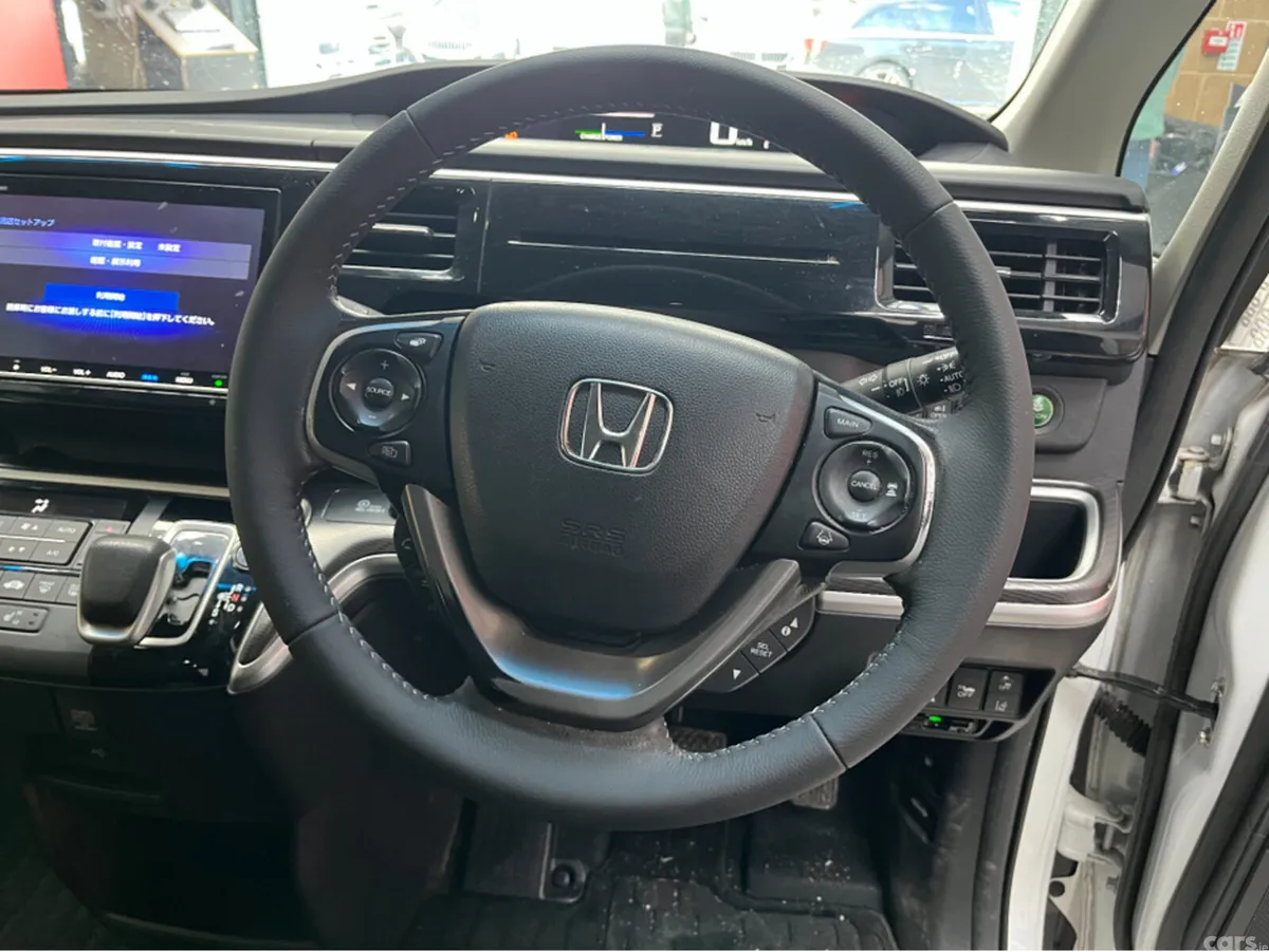 Honda Stepwagon MPV, Petrol Hybrid, 2019, White