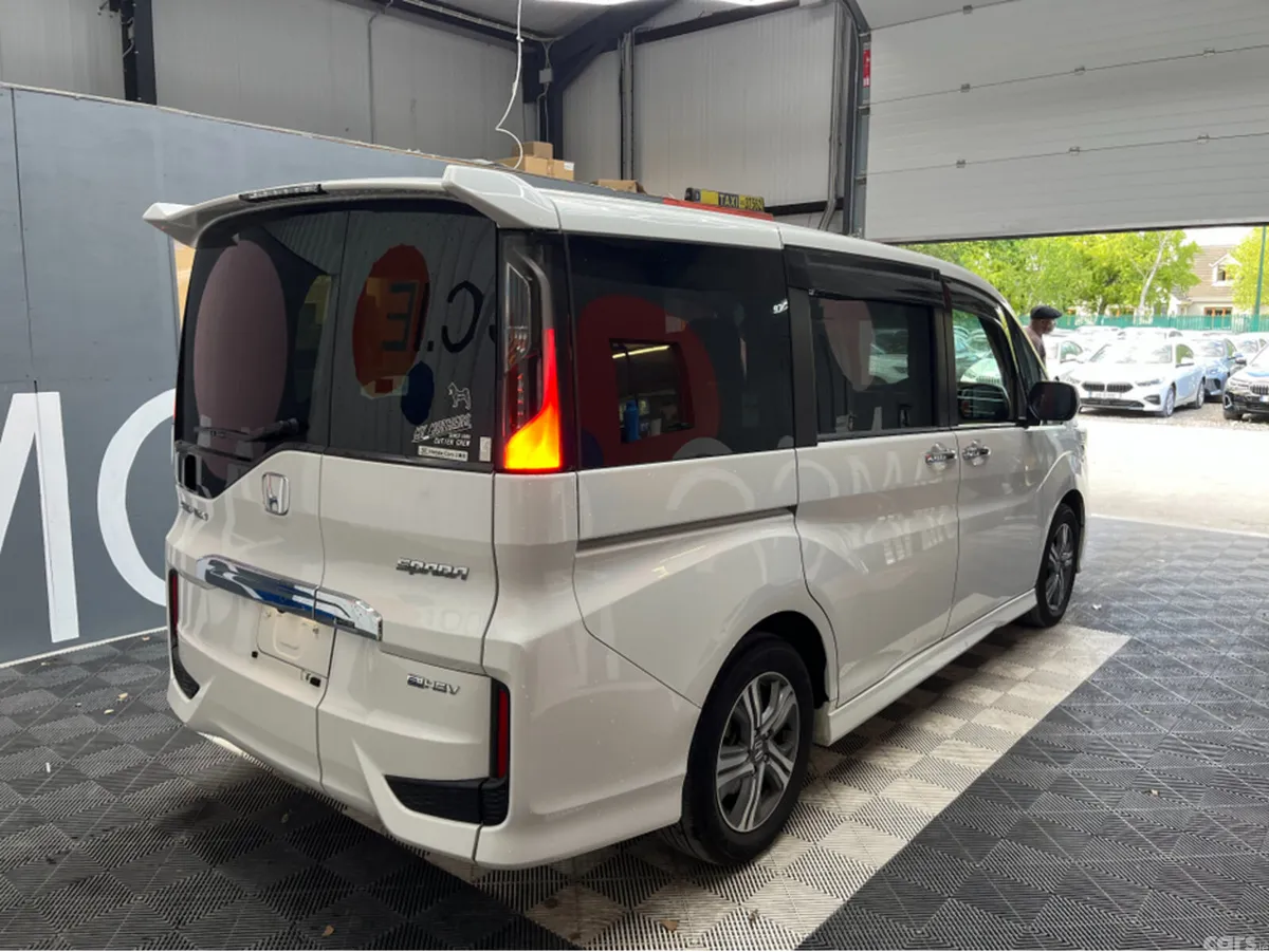 Honda Stepwagon MPV, Petrol Hybrid, 2021, White