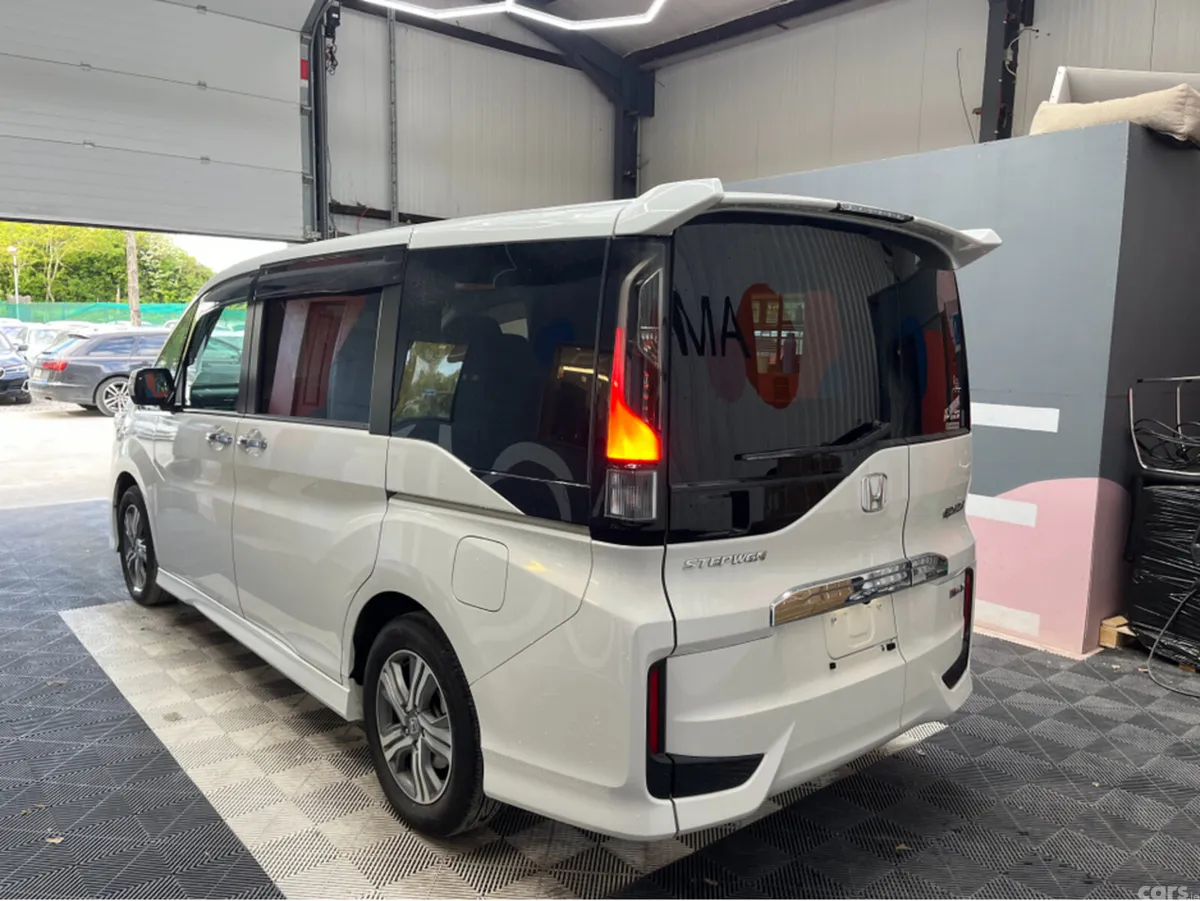 Honda Stepwagon MPV, Petrol Hybrid, 2021, White