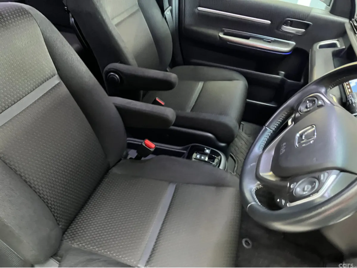 Honda Stepwagon MPV, Petrol Hybrid, 2021, White
