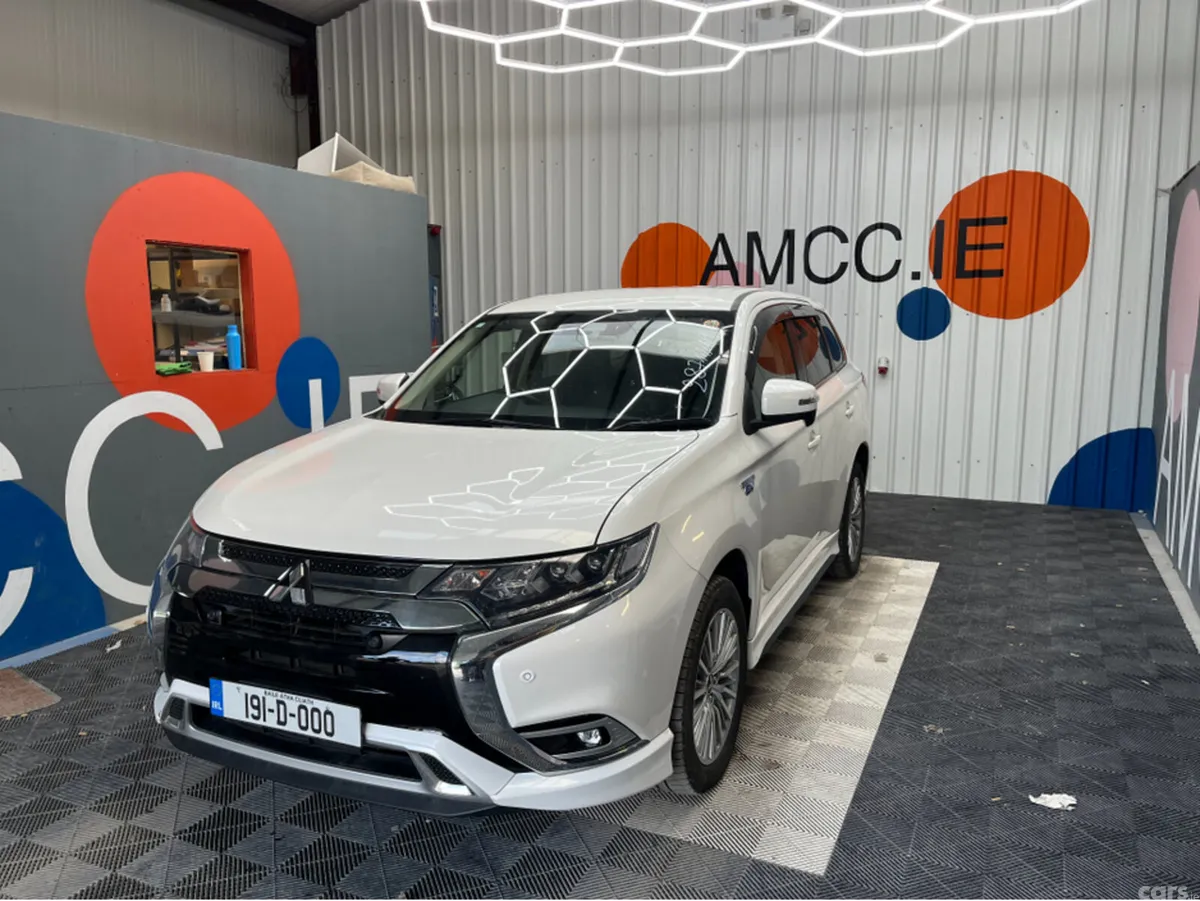Mitsubishi Outlander SUV, Petrol, 2019, White