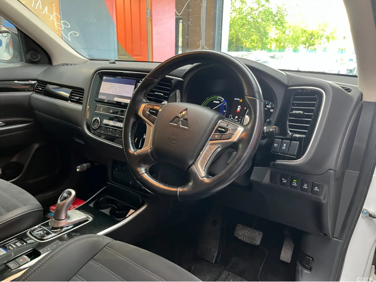 Mitsubishi Outlander SUV, Petrol, 2019, White