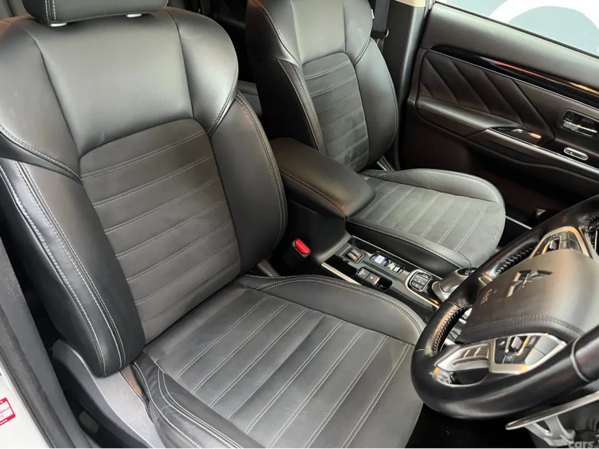 Mitsubishi Outlander SUV, Petrol, 2019, White