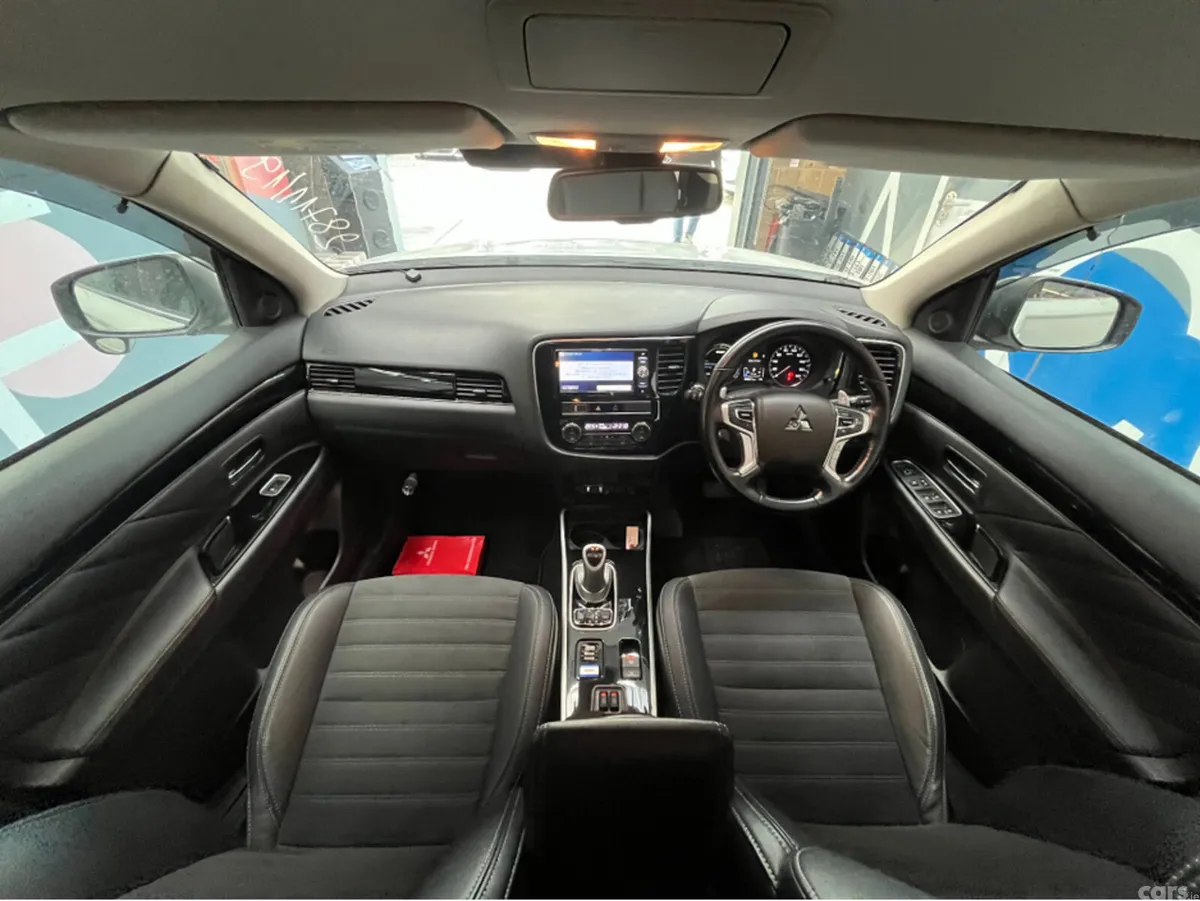 Mitsubishi Outlander SUV, Petrol, 2019, White