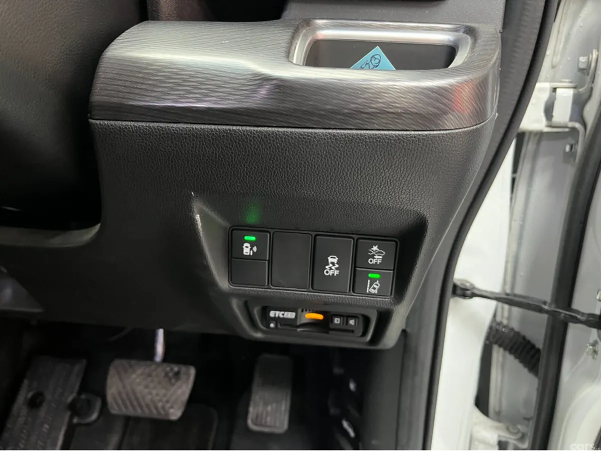 Honda Stepwagon MPV, Petrol Hybrid, 2021, White