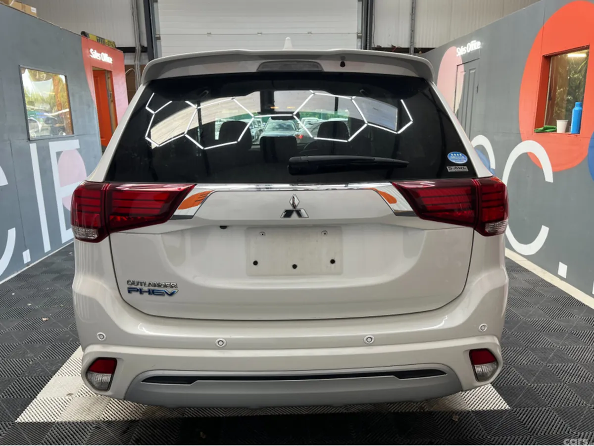 Mitsubishi Outlander SUV, Petrol, 2019, White