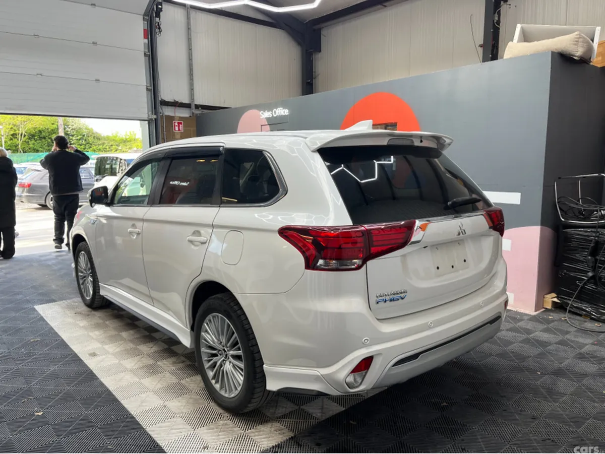Mitsubishi Outlander SUV, Petrol, 2019, White