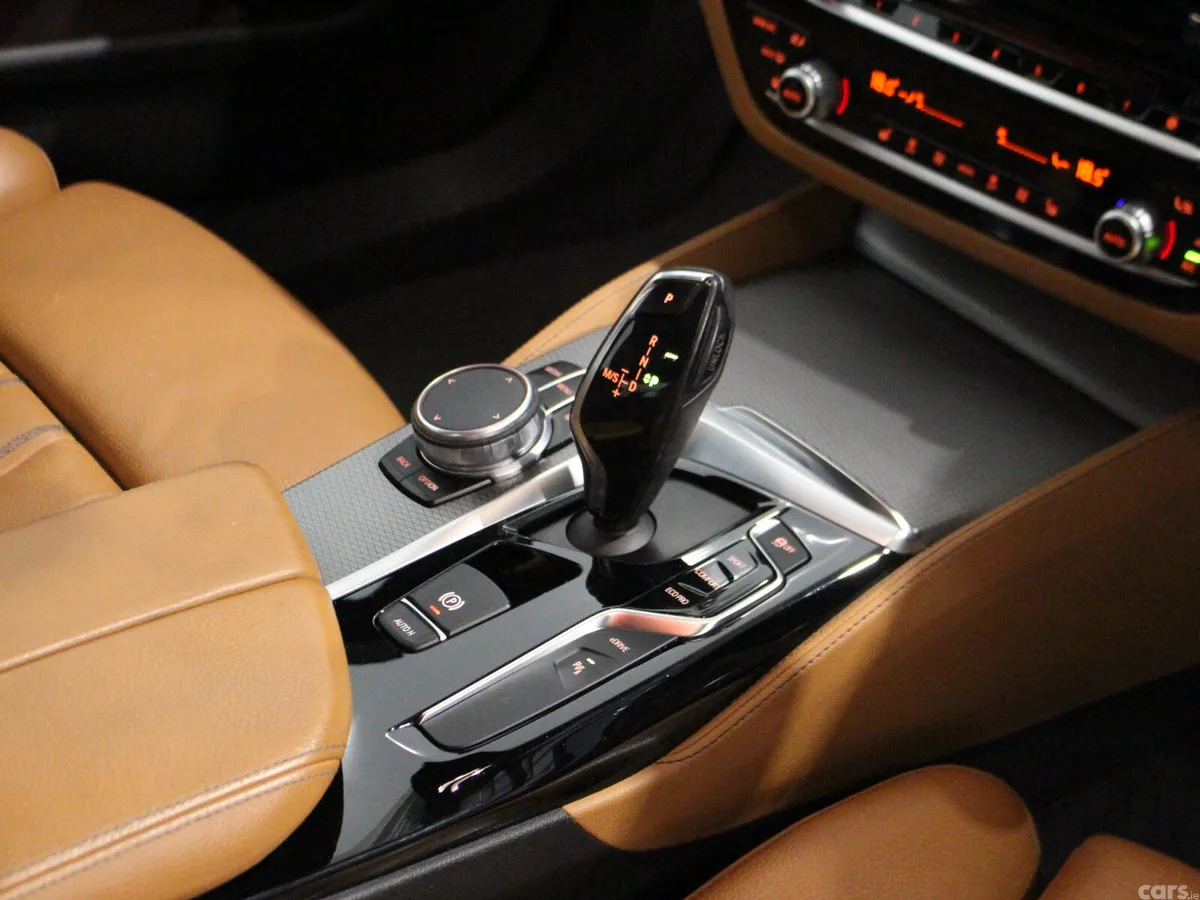 BMW 5-Series Saloon, Petrol Plug-in Hybrid, 2018, Blue