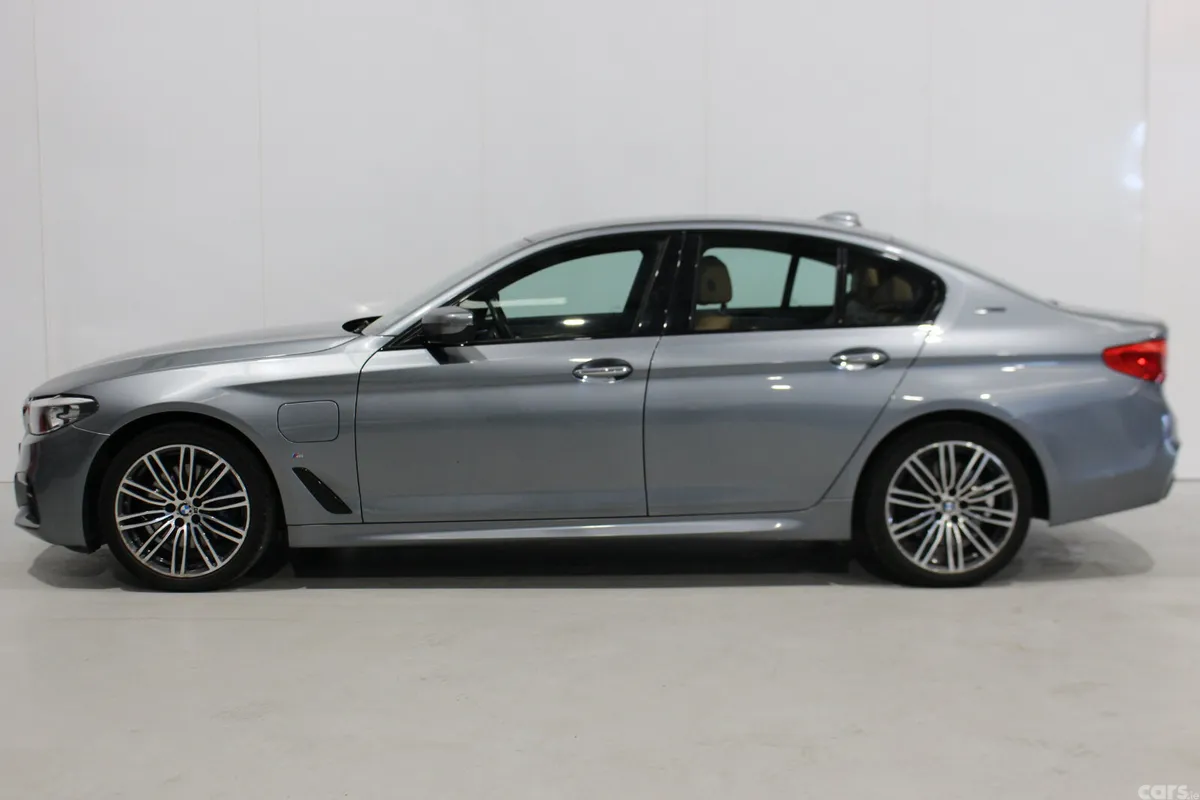 BMW 5-Series Saloon, Petrol Plug-in Hybrid, 2018, Blue