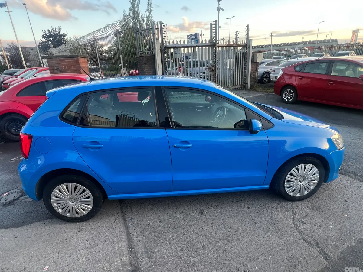 Volkswagen Polo Hatchback, Petrol, 2015, Blue