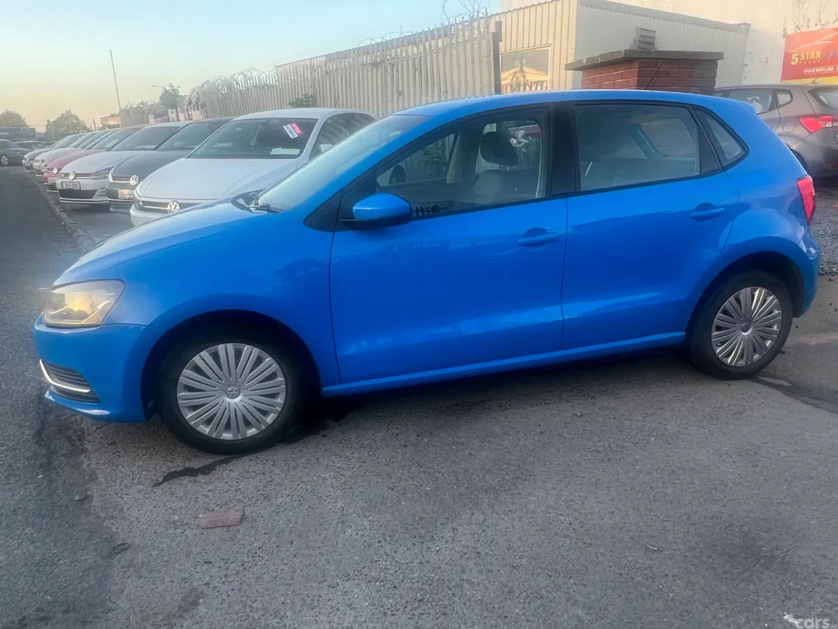 Volkswagen Polo Hatchback, Petrol, 2015, Blue