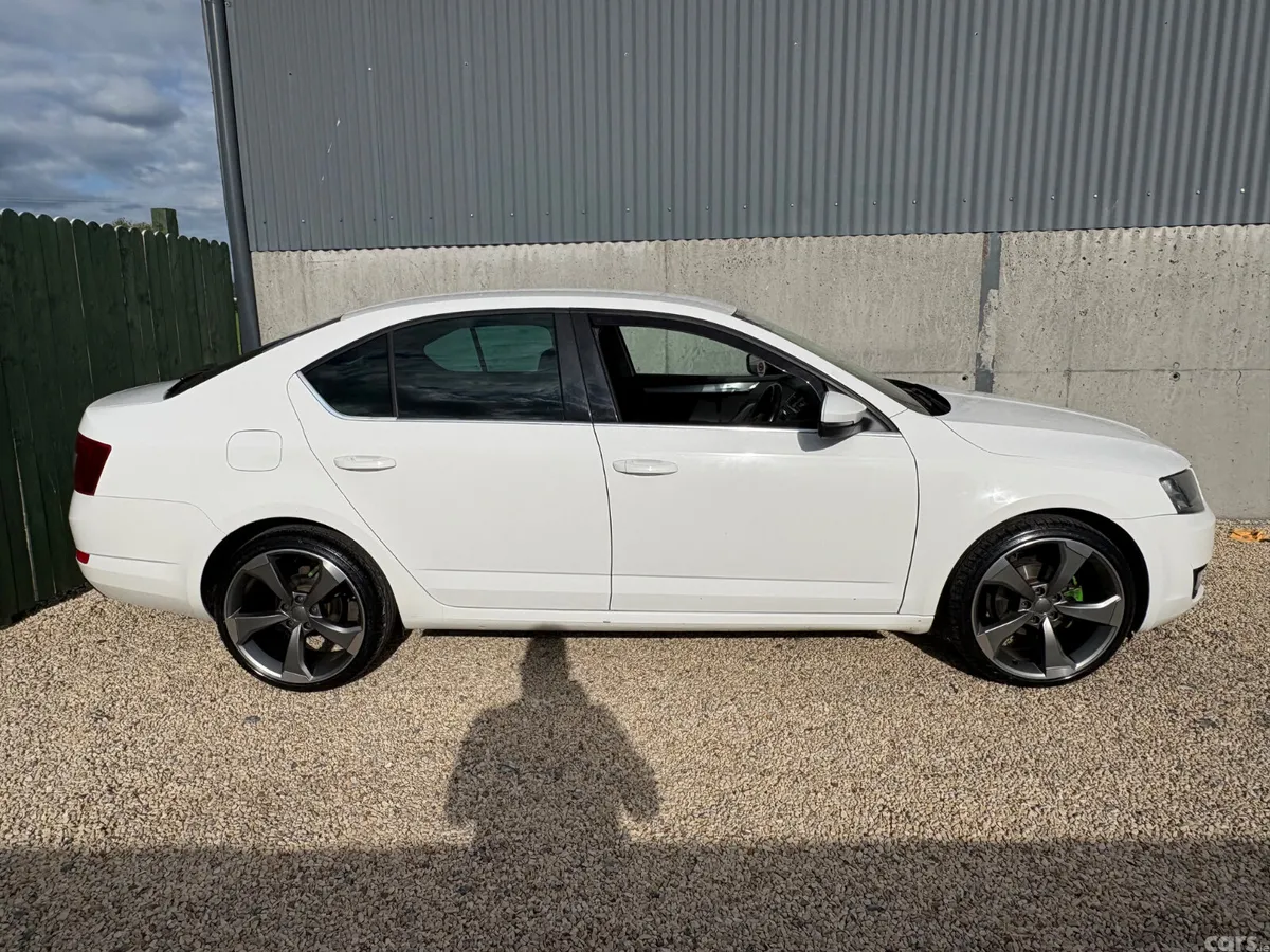Skoda Octavia Saloon, Diesel, 2016, White