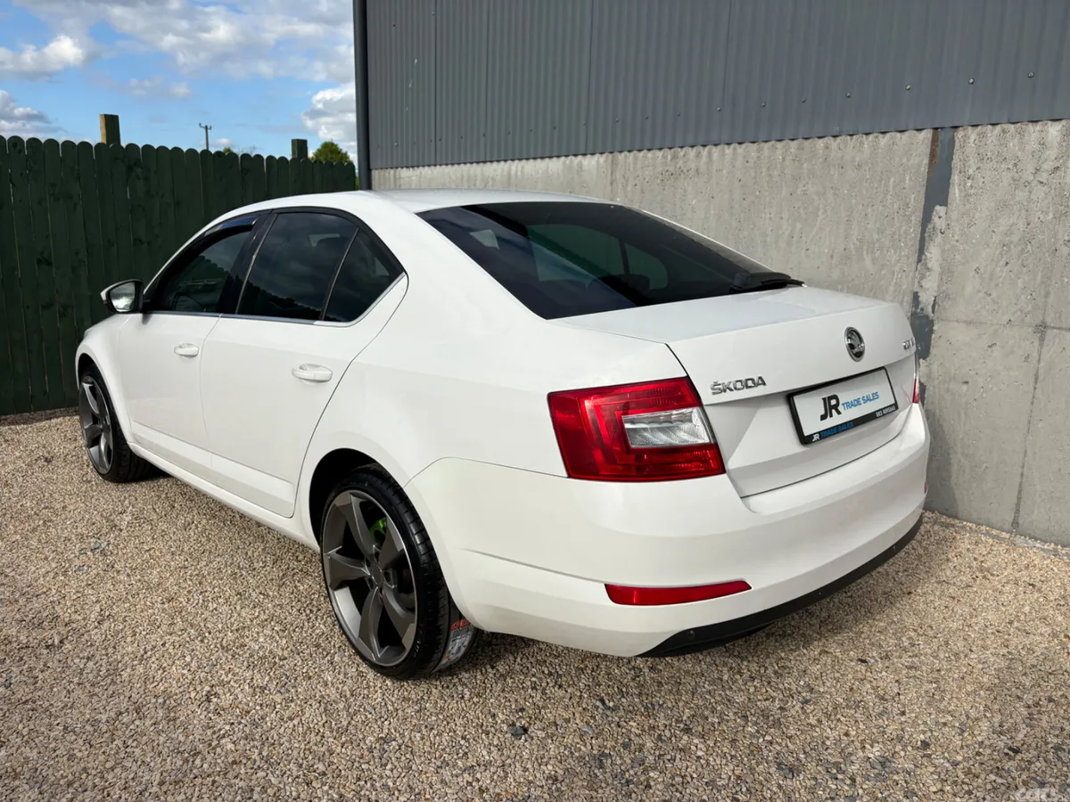 Skoda Octavia Saloon, Diesel, 2016, White