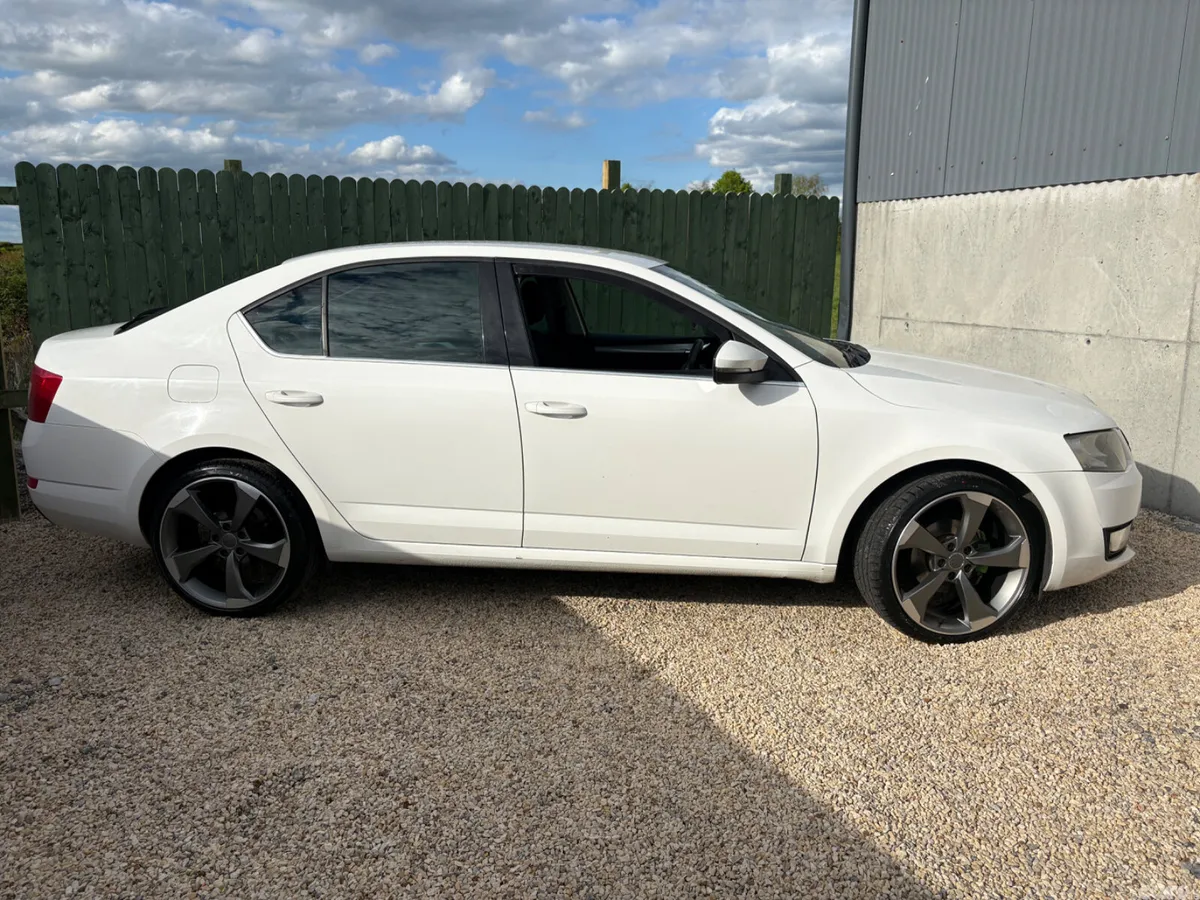 Skoda Octavia Saloon, Diesel, 2016, White