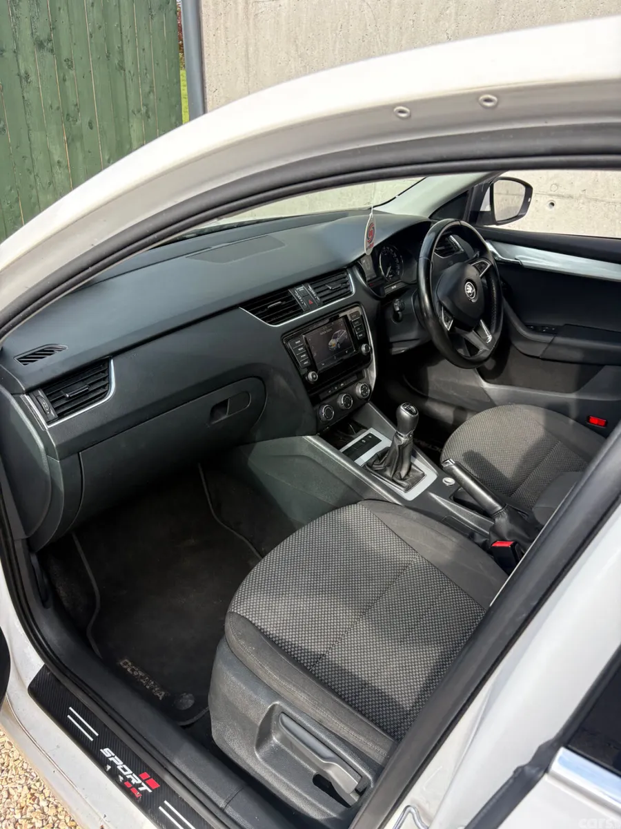 Skoda Octavia Saloon, Diesel, 2016, White