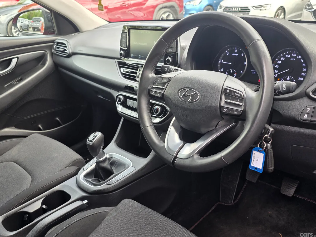 Hyundai i30 Hatchback, Diesel, 2022, Red