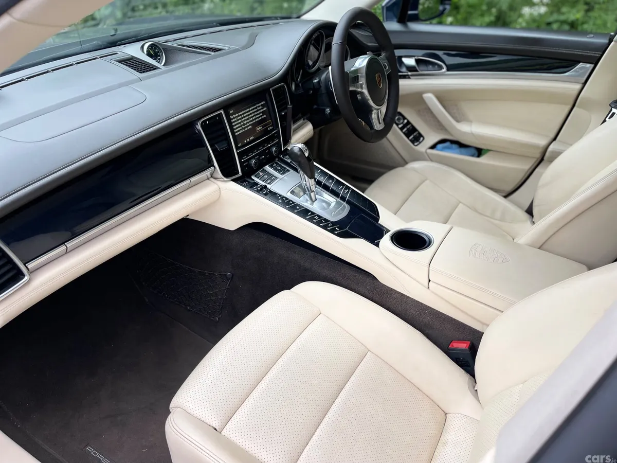 Porsche Panamera Hatchback, Petrol Plug-in Hybrid, 2015, Blue
