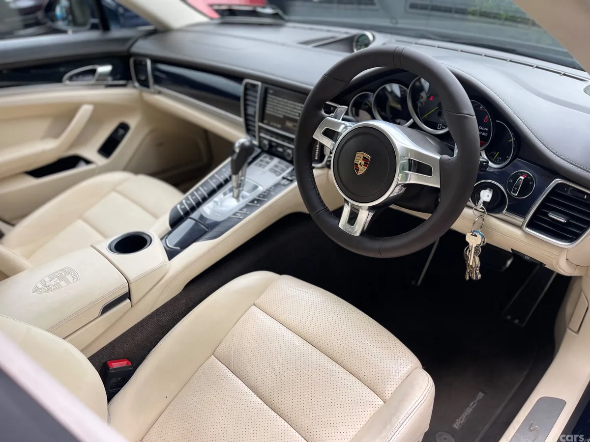 Porsche Panamera Hatchback, Petrol Plug-in Hybrid, 2015, Blue